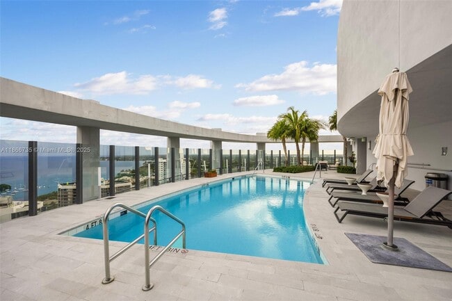 Building Photo - 2831 S Bayshore Dr