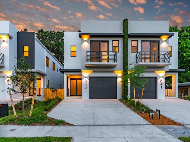 Building Photo - 841-843 SW 29th St