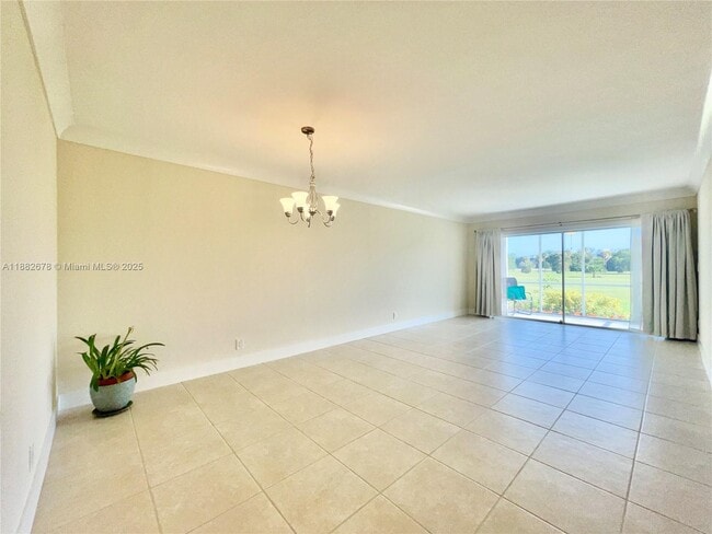 Building Photo - 2950 N Palm Aire Dr