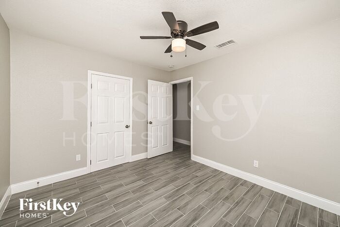 Building Photo - 7916 Bahia Ave