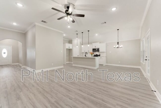 Building Photo - 8201 Scott Ln