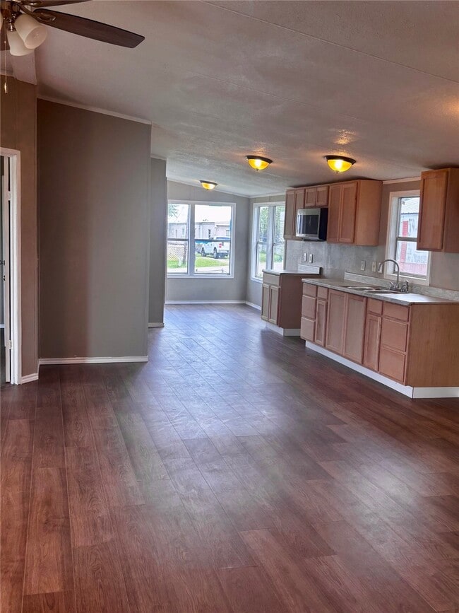 Building Photo - 2515 Oyster Creek Bend