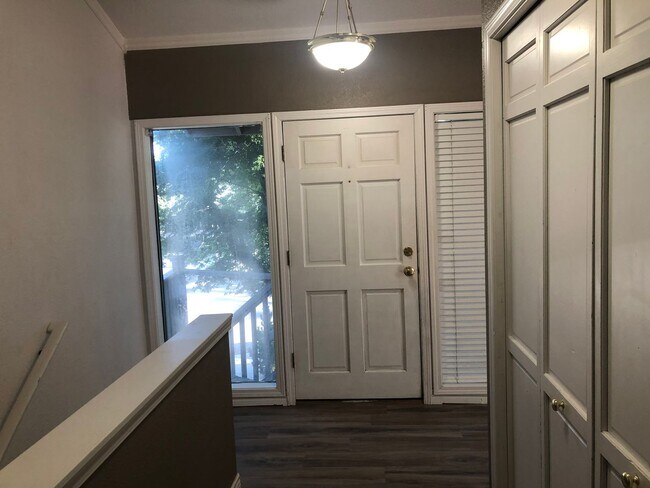 Building Photo - 3 bedroom 2 bathroom house in Thurston hills!