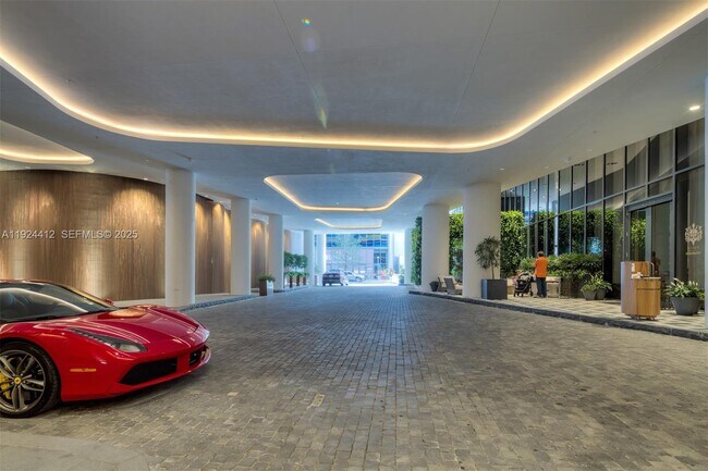 Building Photo - 801 S Miami Ave