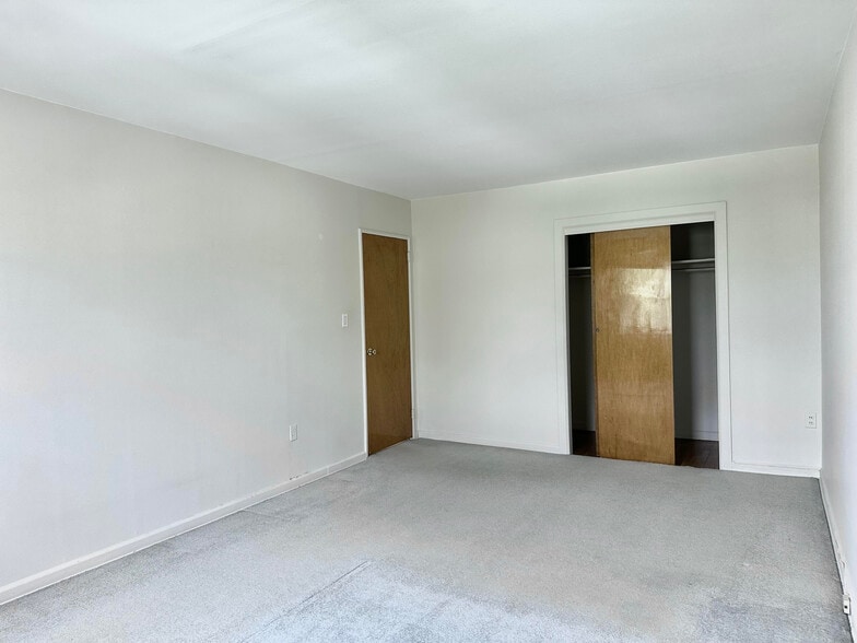 Building Photo - 6653 79th St