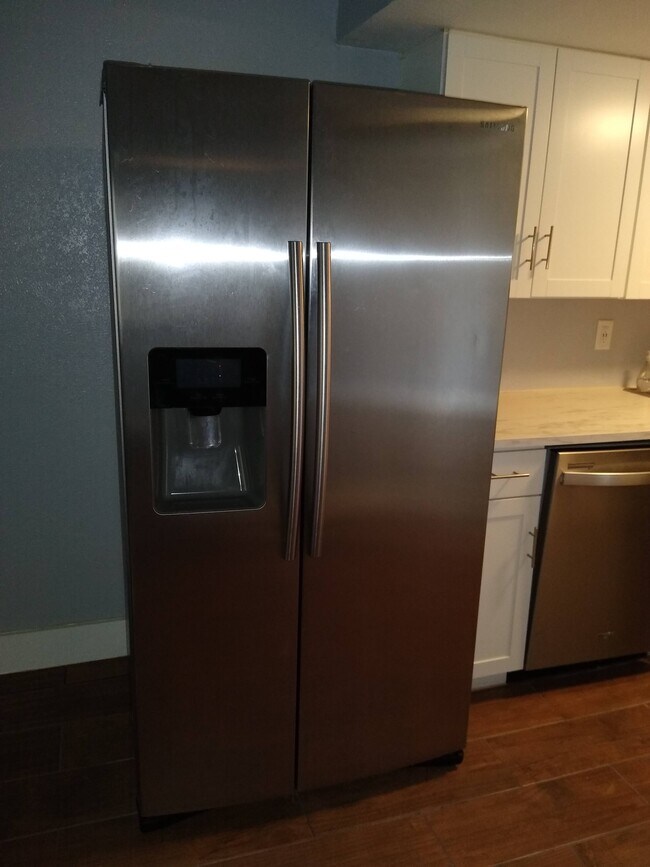 Building Photo - Blue Pointe