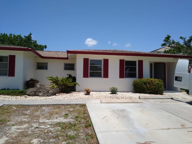 Primary Photo - 4514 SE 5th Pl