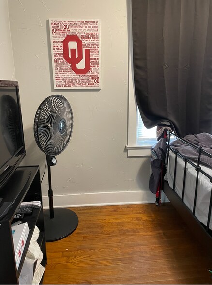 Building Photo - 710 Chautauqua Ave