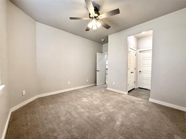 Building Photo - 1421 Hickory Trl