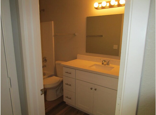 Building Photo - 1008 S Mara Dr