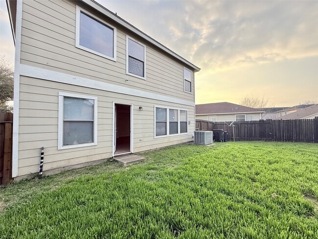 Building Photo - 431 Mantova Dr