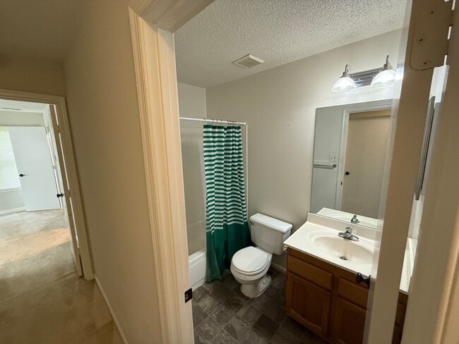 Building Photo - Spacious 2 Bedroom 2 Bathroom Condo in Aspen Hill