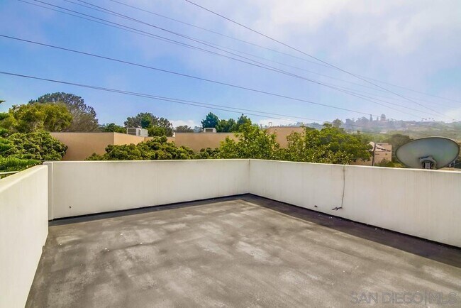 Building Photo - 657 Westbourne St