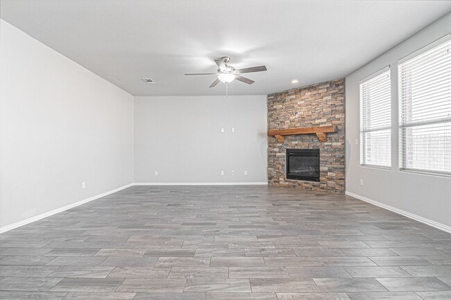 Building Photo - 819 Pentagon Rd