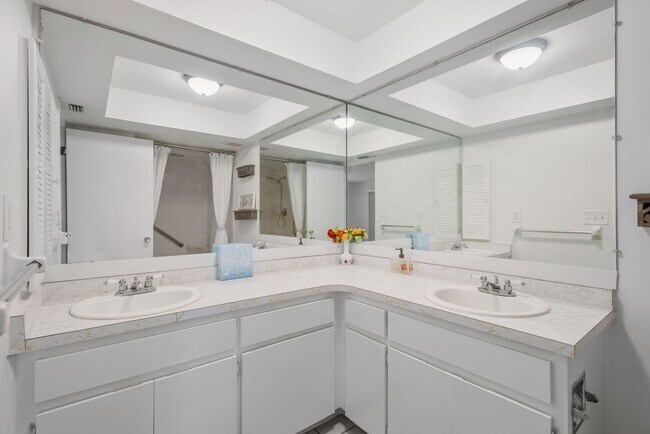 Building Photo - Golf Course Condo on Seven Springs Golf and Country Club