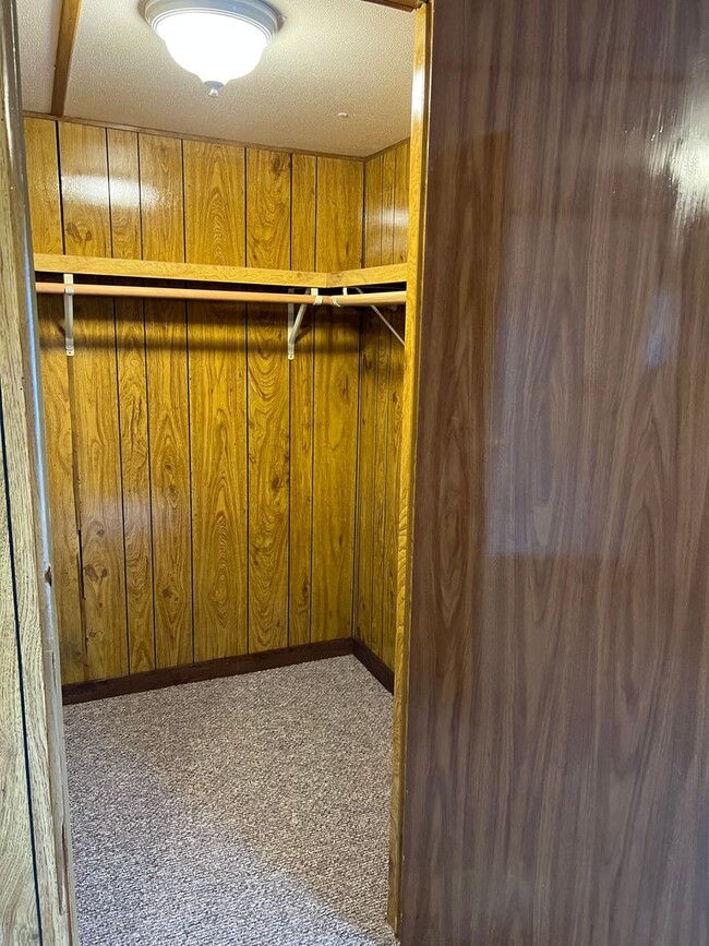 Building Photo - 2 Bed 2 Bath Mobile Home Sitting On 1 Acre