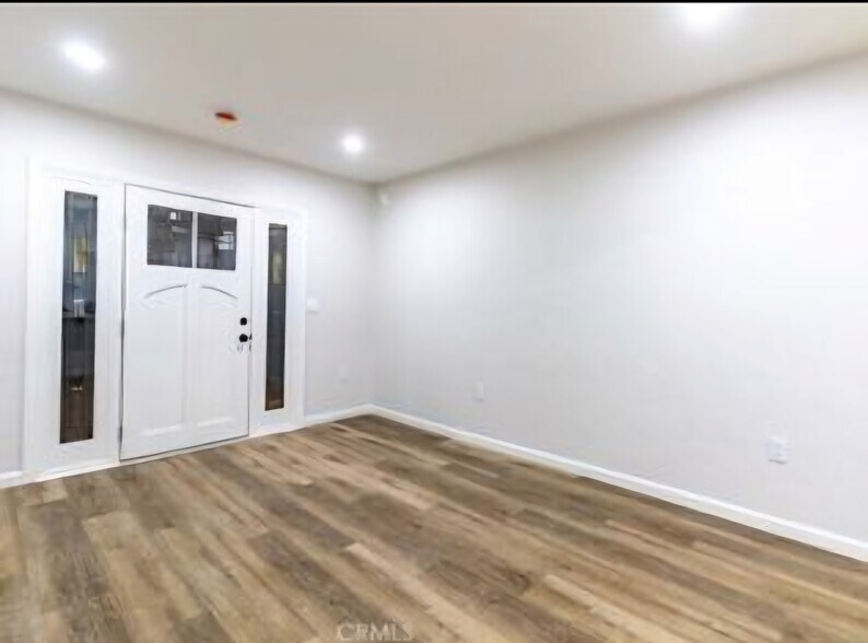 Building Photo - 9168 Cypress Ave