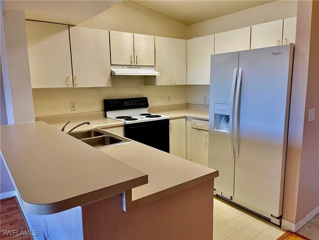 Building Photo - 8274 Key Royal Cir