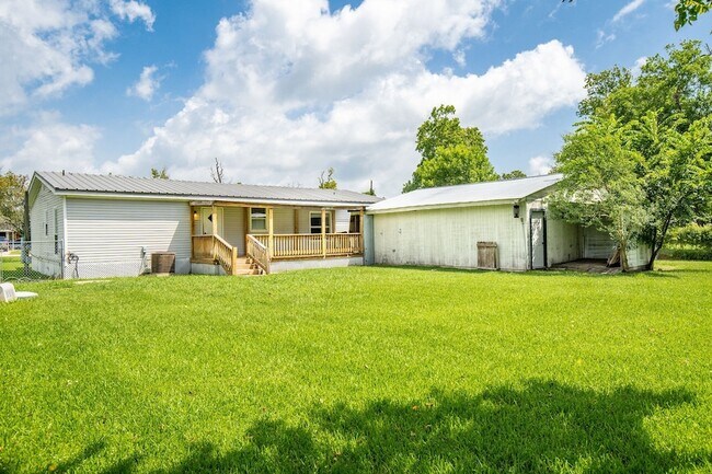 Building Photo - 5410 Carriage Trails Dr
