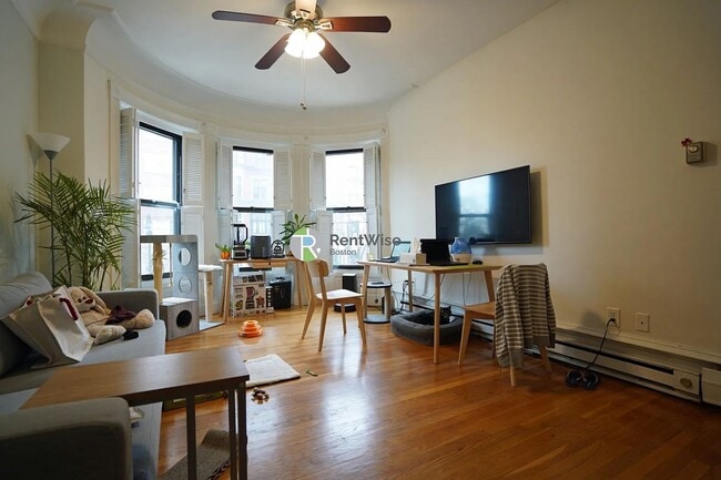 Building Photo - 531 Beacon St