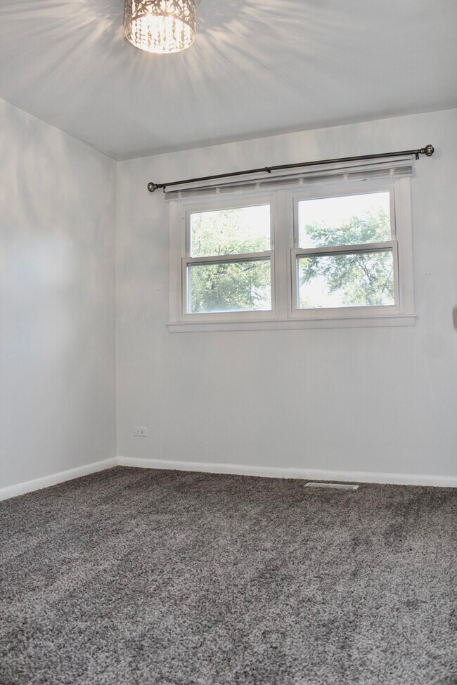 Building Photo - 2510 Ravinia Ln