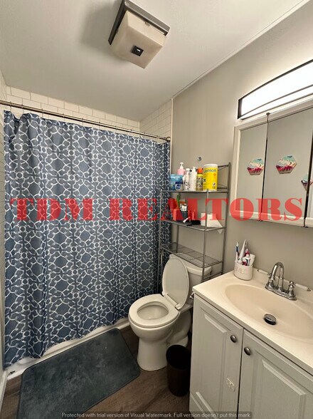 Building Photo - 2121 Christner St