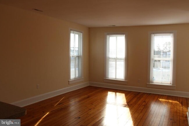 Building Photo - 205 Railroad Ave