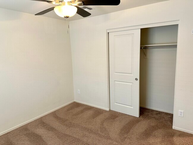 Building Photo - 1556 Demain Dr