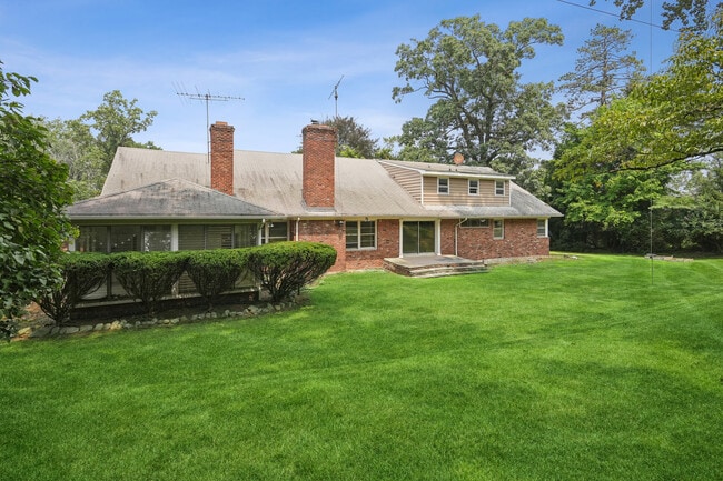 Building Photo - 18 Dorison Dr