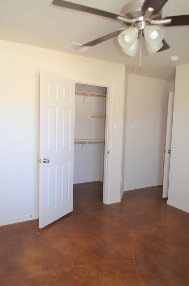 Building Photo - 806 N 3rd St