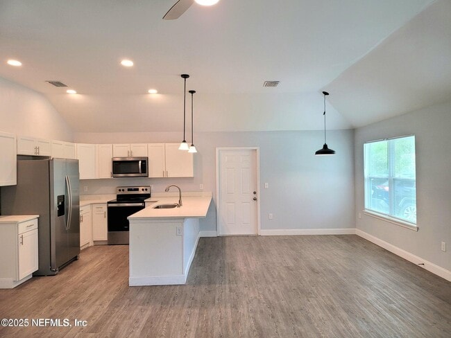 Building Photo - 1978 Solomon St