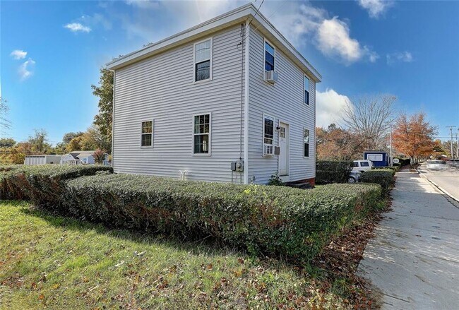 Building Photo - 216 Maple Ave