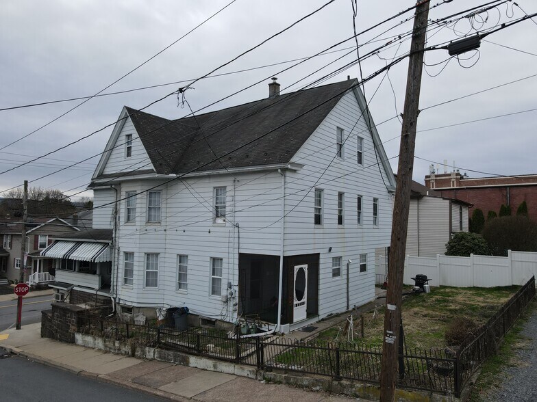 Building Photo - 601 W Main St