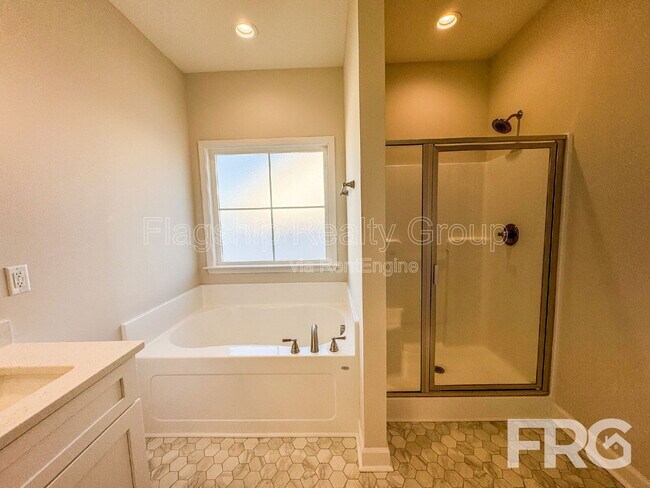 Building Photo - 101 Creeks Edge Dr