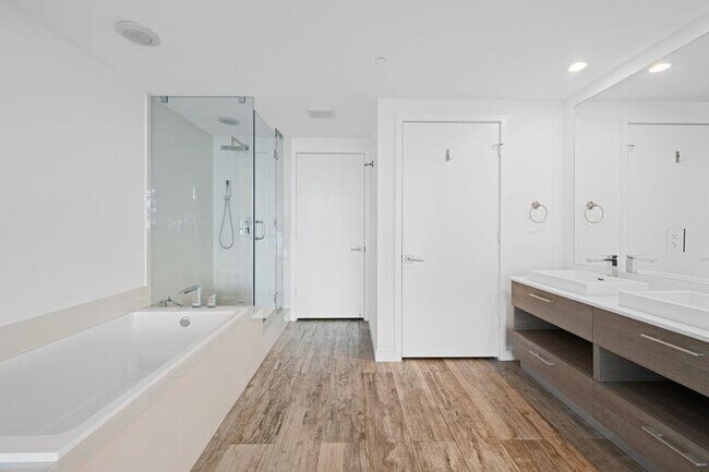 Building Photo - 650 NE 32nd St