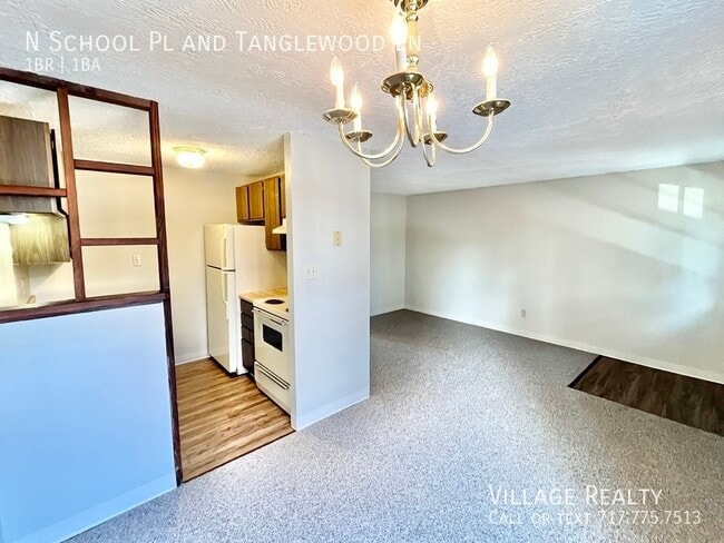 Building Photo - 323 N School Pl