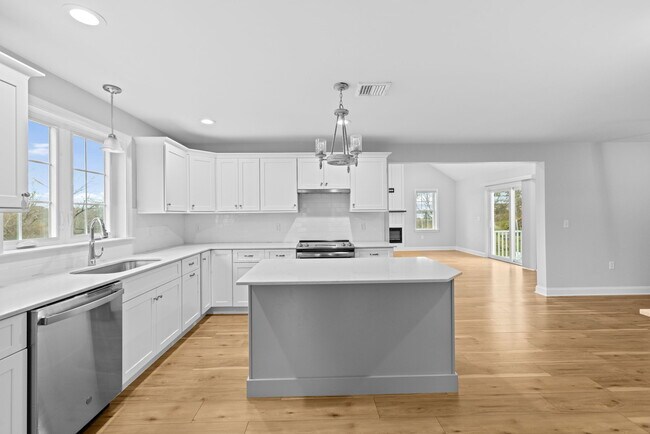 Building Photo - 145 Driftway