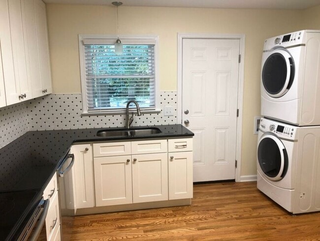 Building Photo - 107 Strode Cir