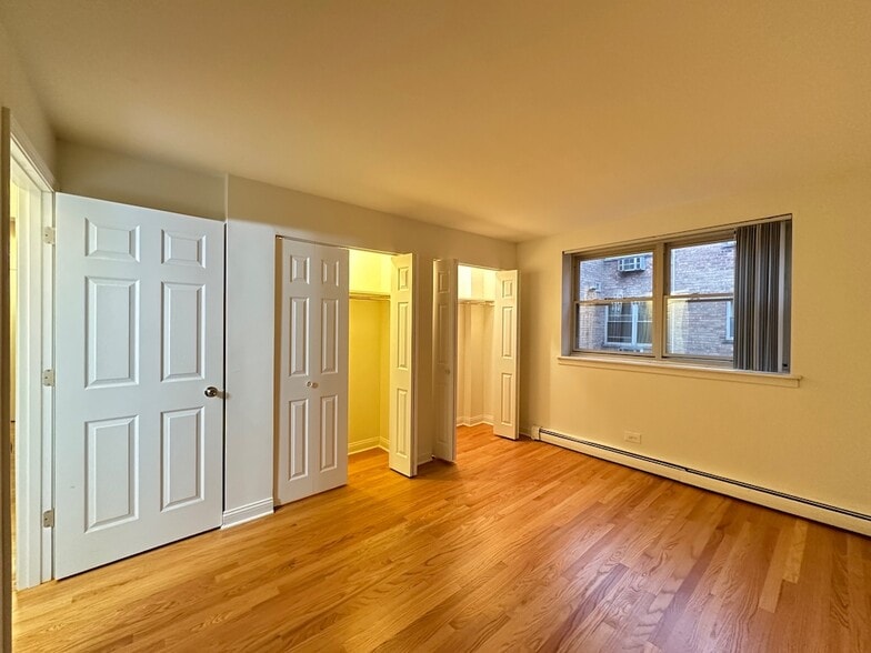 Building Photo - 3732 N Pine Grove Ave