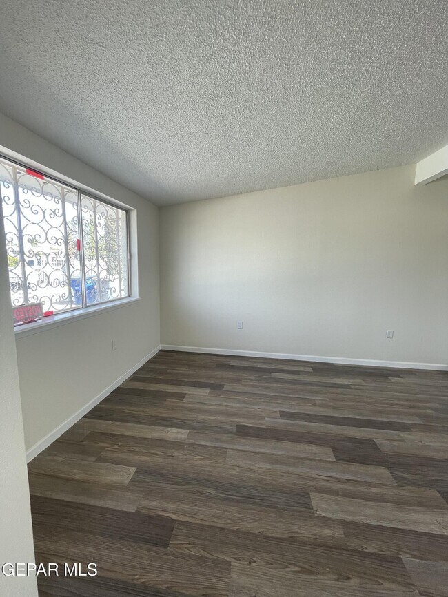 Building Photo - 312 Graphite Dr