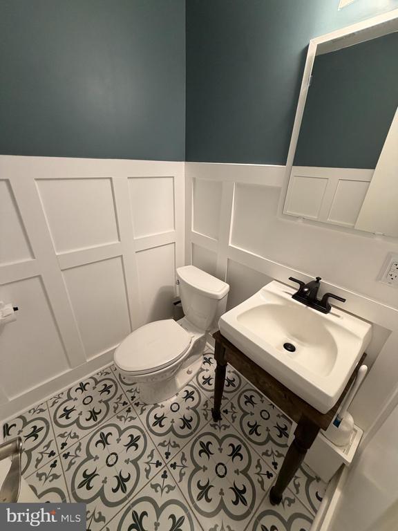 Building Photo - 7000 Old Cabin Ln