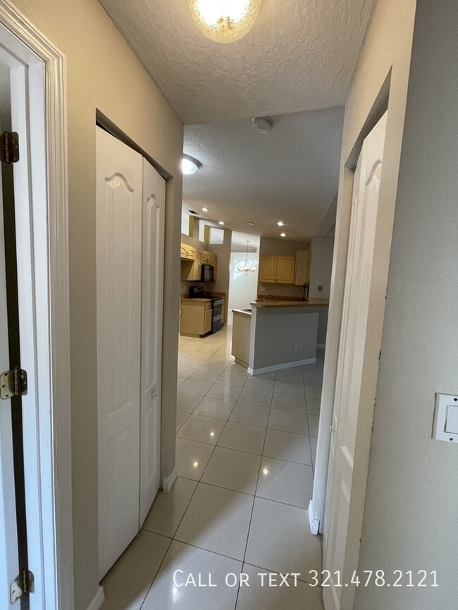 Building Photo - 611 Americana Blvd NE