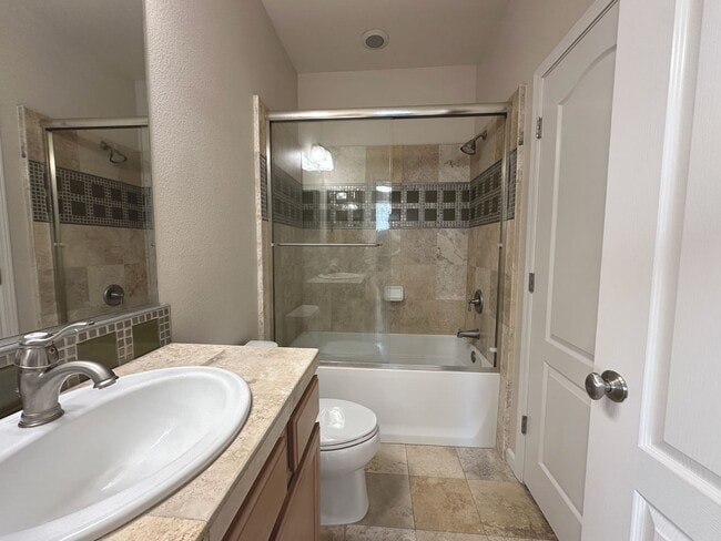 Building Photo - Beautifully Upgraded 3BD/2.5BA Citrus Heights Home with Covered Patio & Modern Amenities!