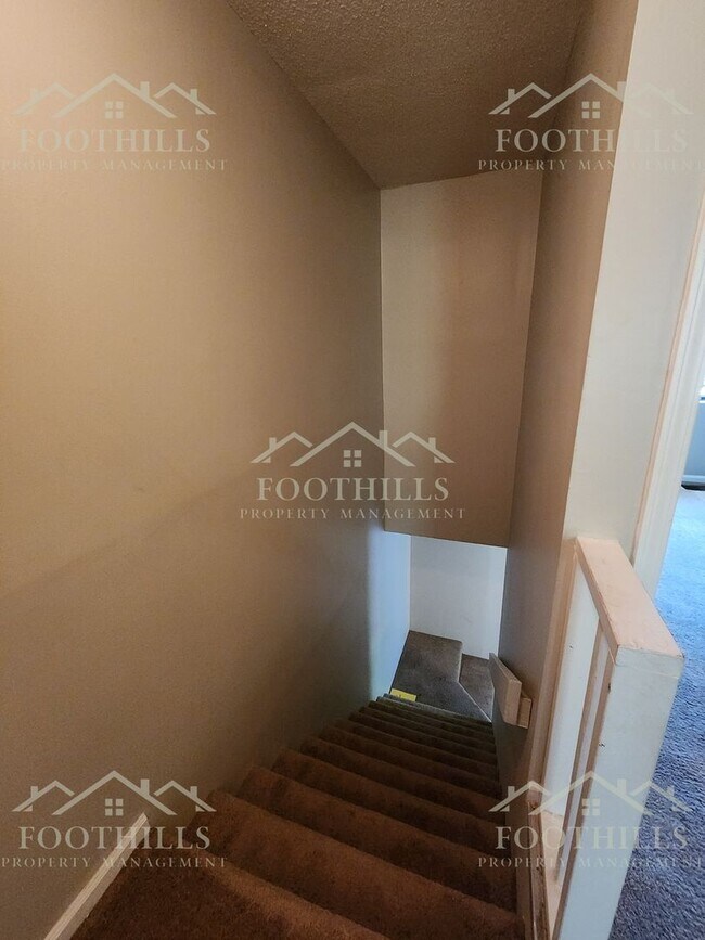 Building Photo - 2-Bed, 1.5-Bath Home with Appliances & Was...