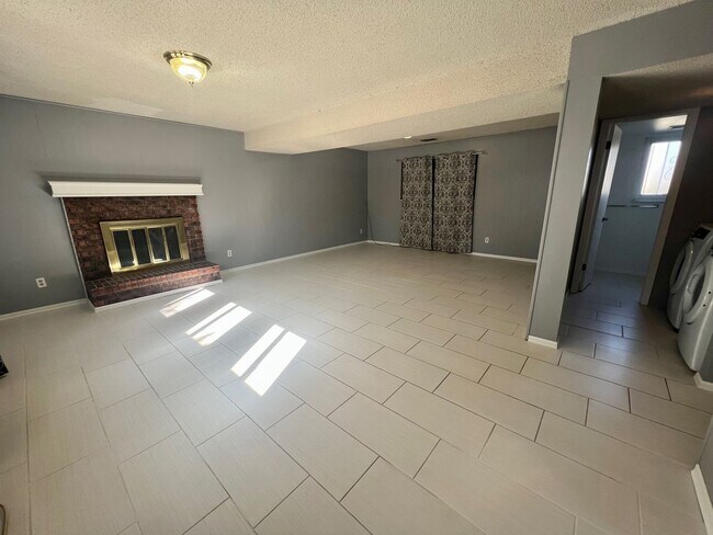 Building Photo - Spacious 3bed, 2.5 bath, Willow Park House in Aurora