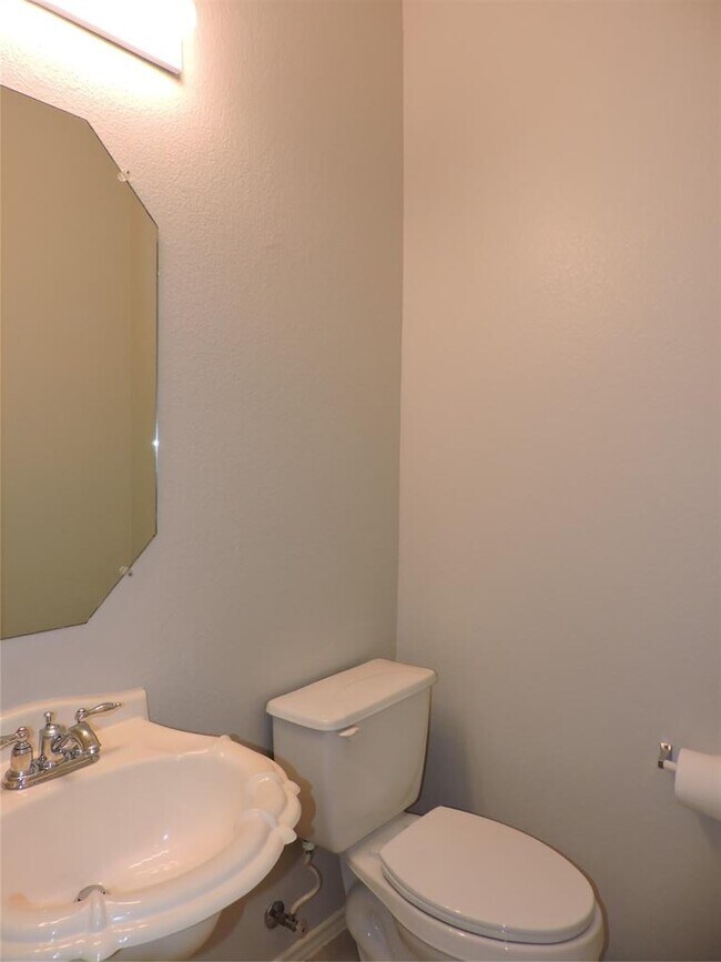 Building Photo - 9201 Brodie Ln