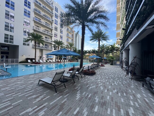 Building Photo - 520 NE 26th St