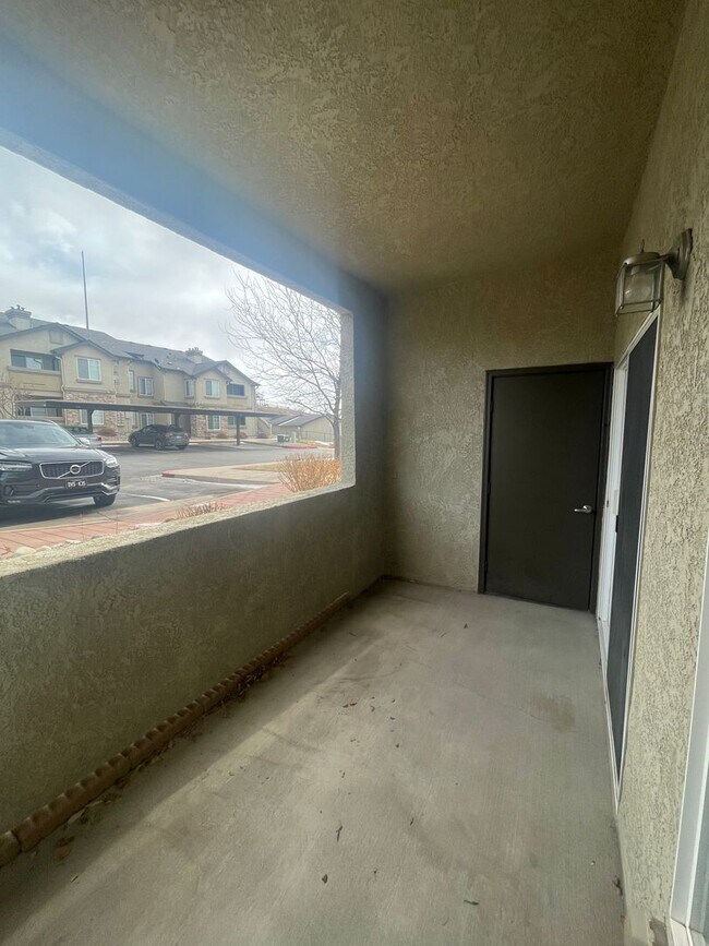 Building Photo - Discover Your Dream Lifestyle: Luxury Cond...