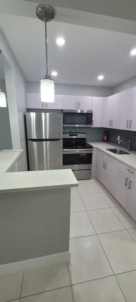 Building Photo - 202 Canterbury I