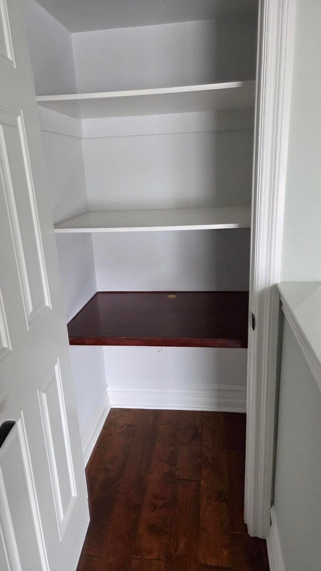 Building Photo - 934 W Huron St